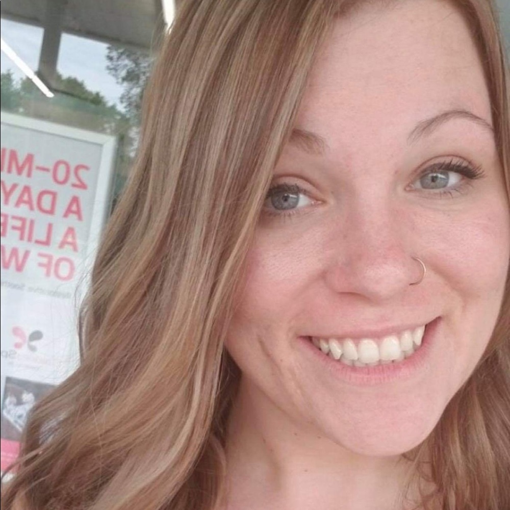 Meet your Posher, Danielle!!